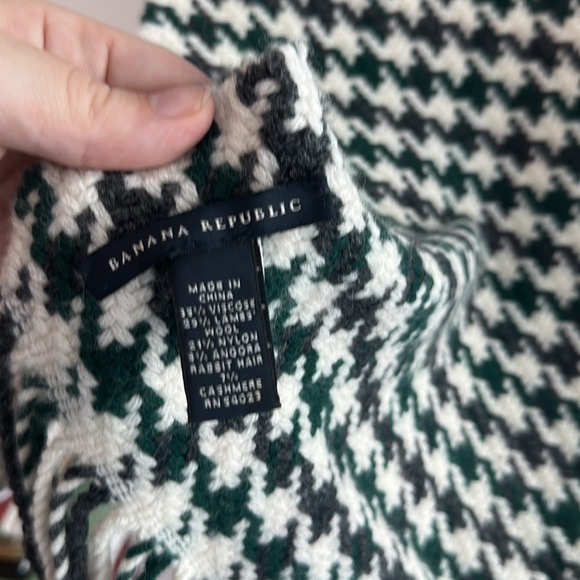 EUC Banana Republic Houndstooth Scarf - Picture 3 of 4